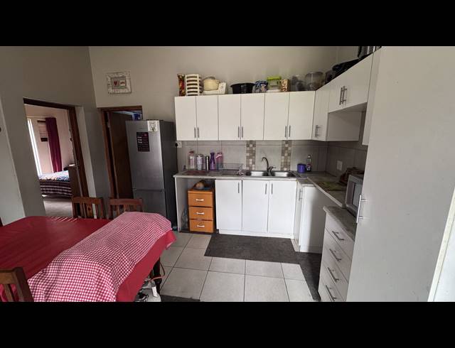 4 BEDROOM FREESTANDING FOR SALE IN VAN RIEBEECK PARK
